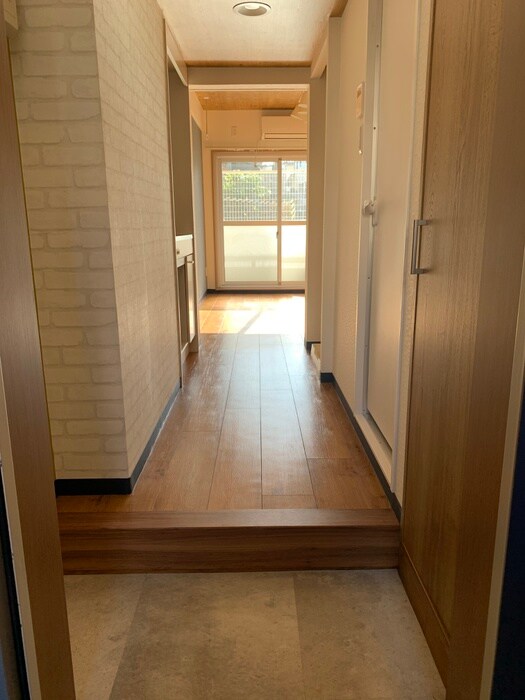 物件内観写真18　(玄関)