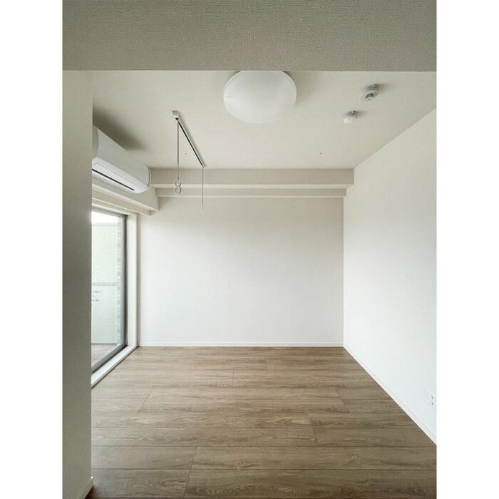 物件内観写真8　(室内からの展望)