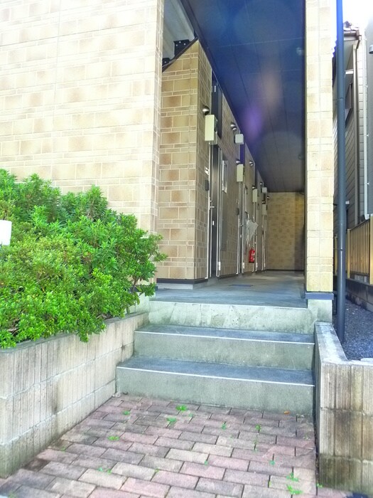 物件外観写真2　(エントランス部分)