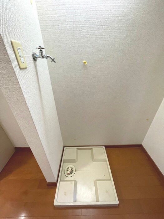 物件内観写真15　(洗濯機置場)