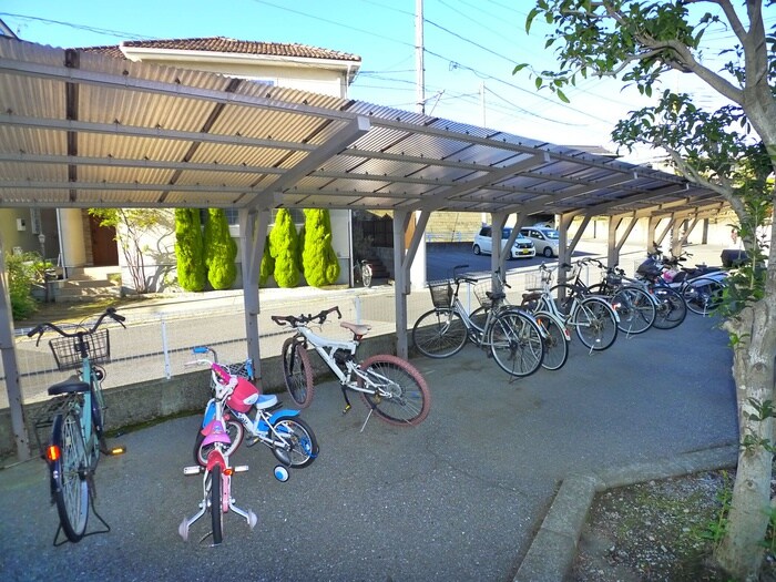 物件外観写真3　(駐輪場)