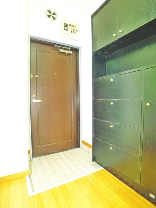 物件内観写真12　(玄関)