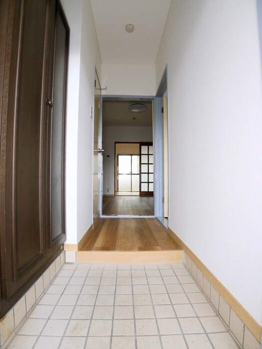 物件内観写真12　(玄関)