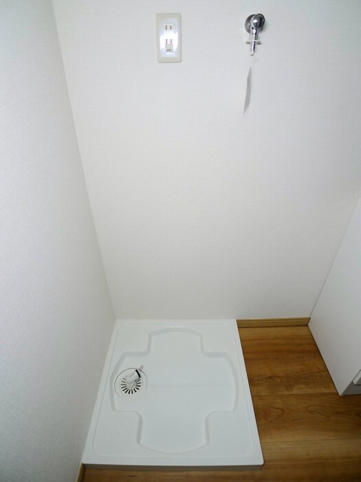 物件内観写真17　(洗濯機置場)