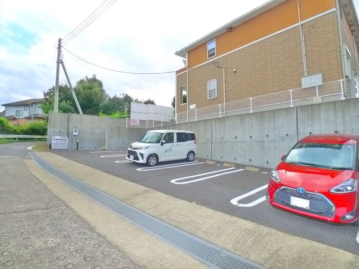 物件外観写真2　(駐車場)