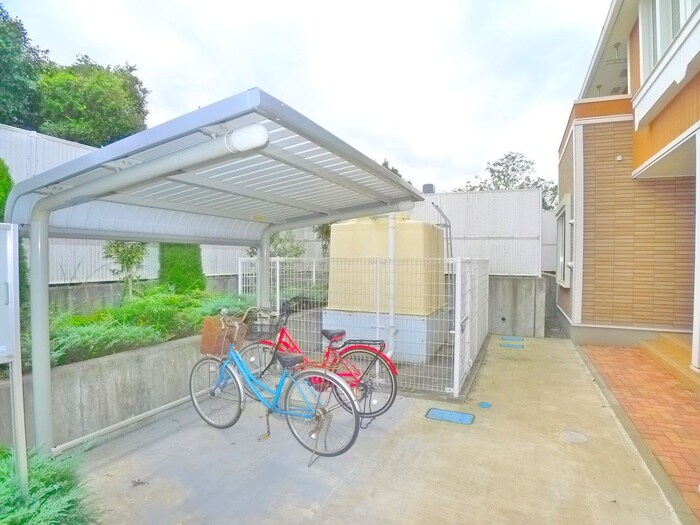 物件外観写真3　(駐輪場)