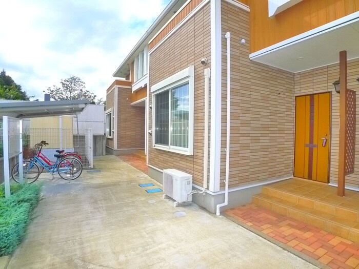 物件外観写真5　(エントランス部分)