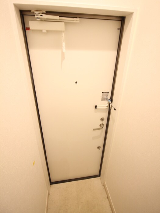 物件内観写真18　(玄関)