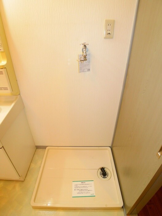 物件内観写真8　(洗濯機置場)