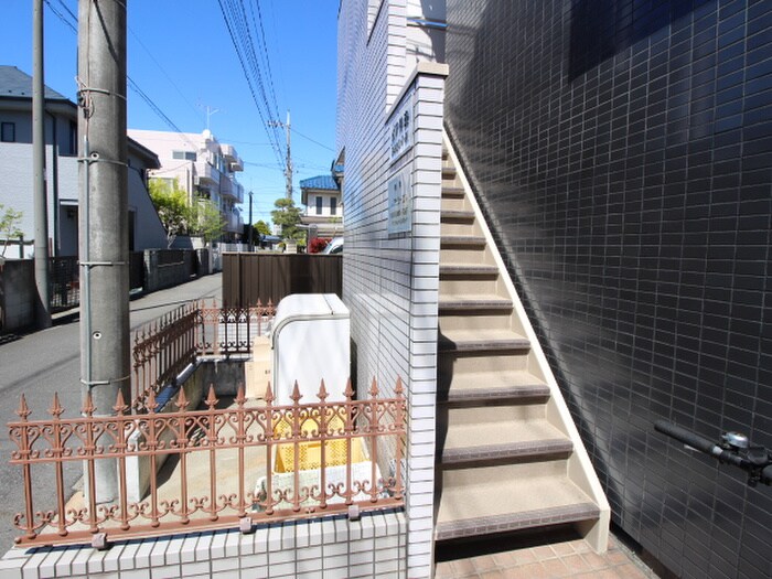 物件外観写真3　(エントランス部分)