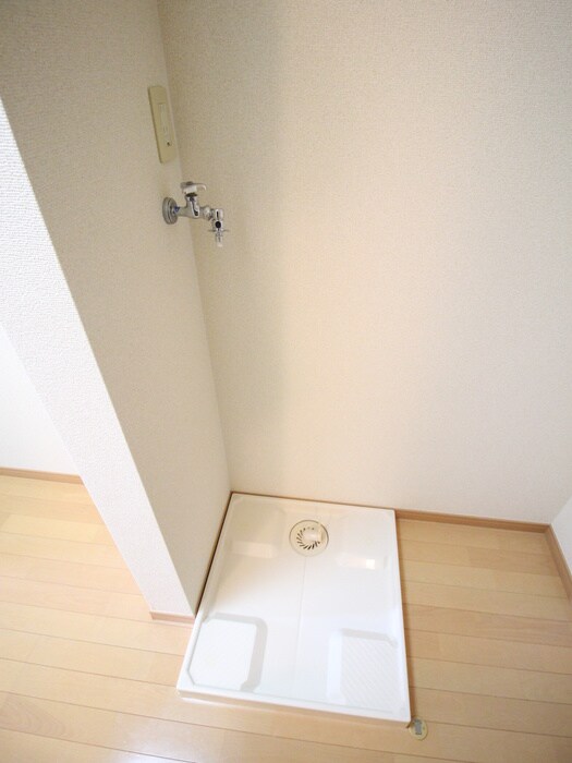 物件内観写真18　(洗濯機置場)