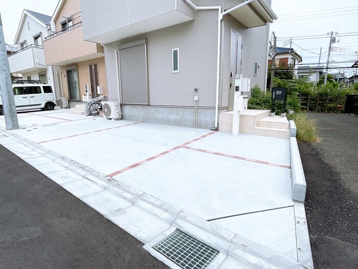 物件外観写真4　(駐車場)