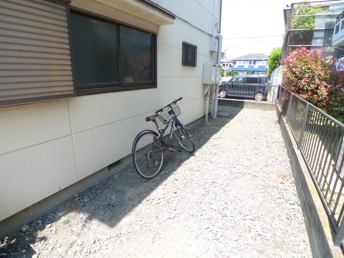 物件外観写真3　(駐輪場)
