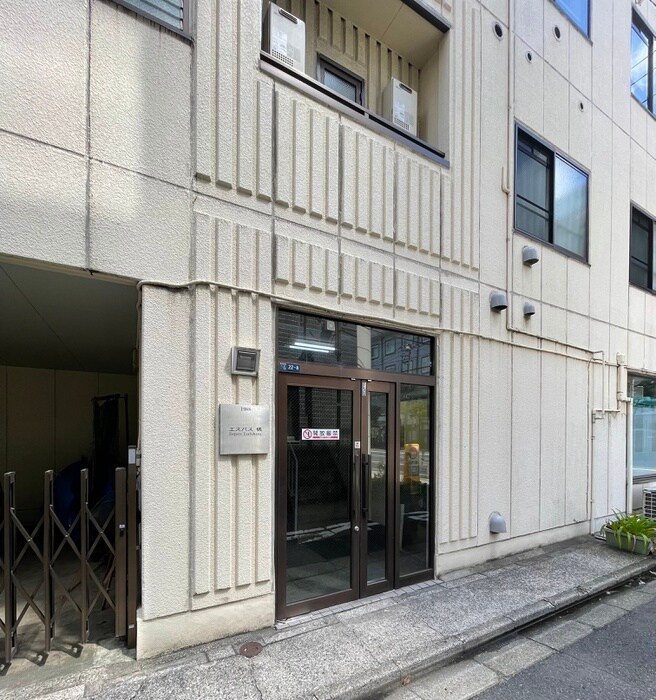 物件外観写真4　(エントランス部分)