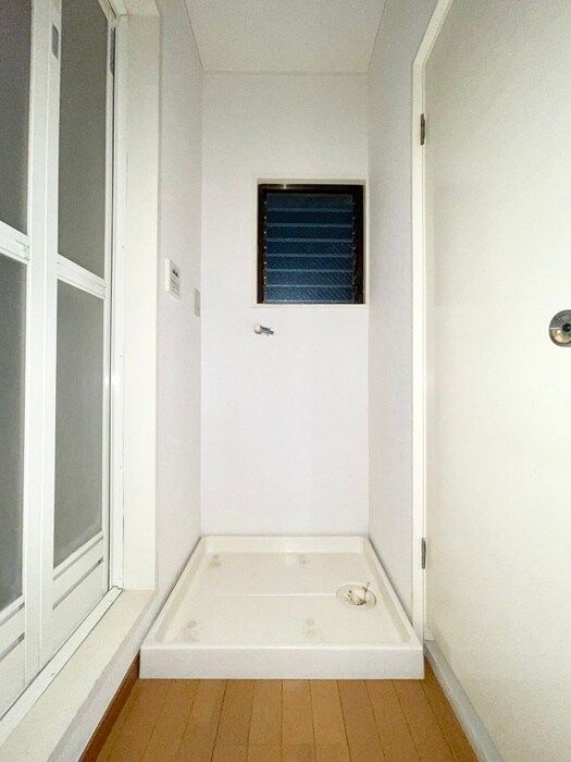 物件内観写真12　(洗濯機置場)