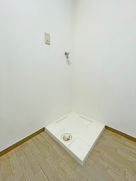 物件内観写真18　(洗濯機置場)