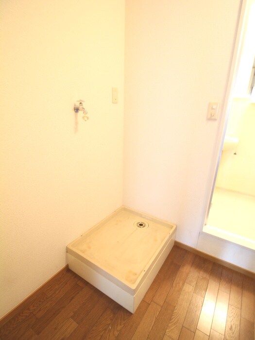 物件内観写真13　(洗濯機置場)