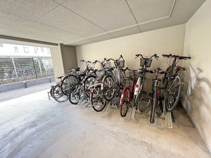 物件外観写真5　(駐輪場)