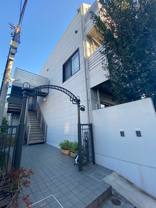 物件外観写真3　(エントランス部分)