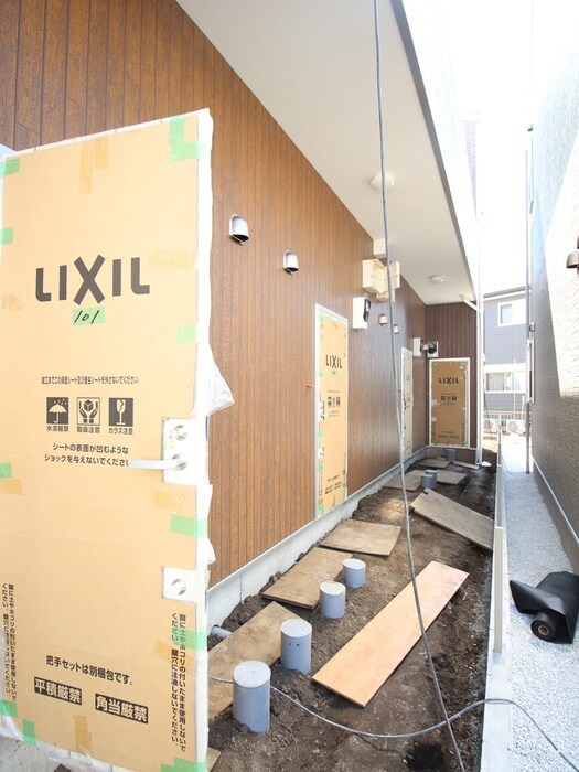 物件外観写真4　(エントランス部分)