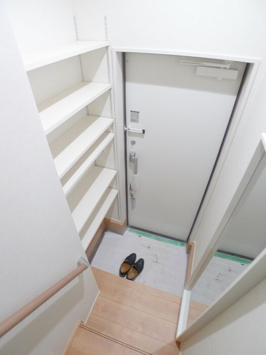 物件内観写真16　(玄関)