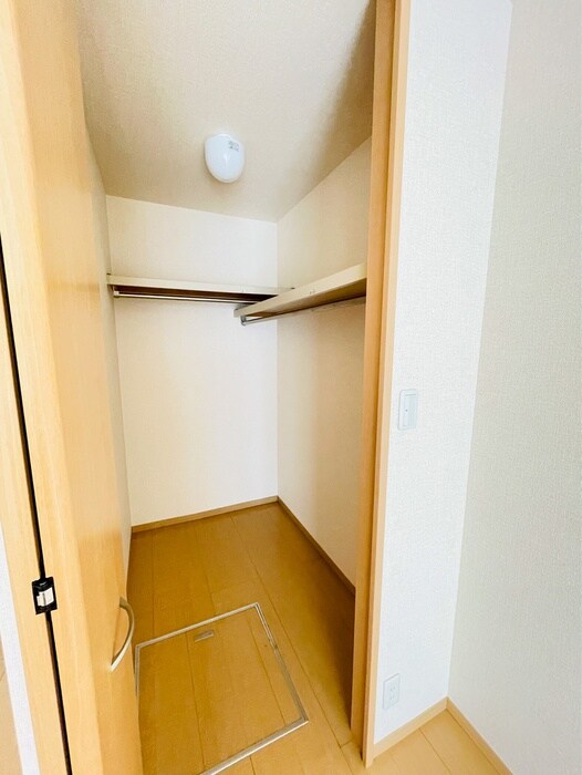 物件内観写真12　(収納)