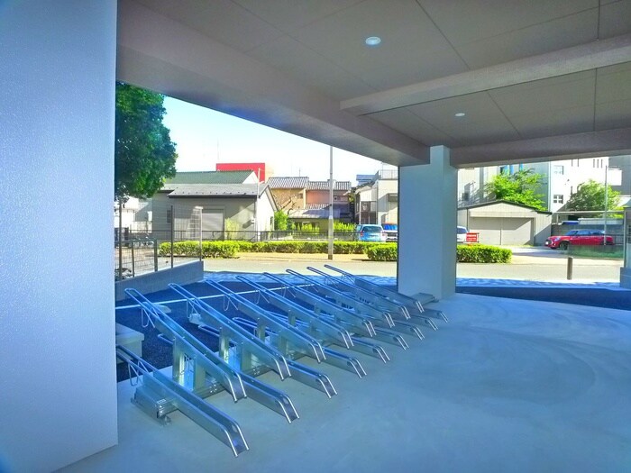 物件外観写真5　(駐輪場)