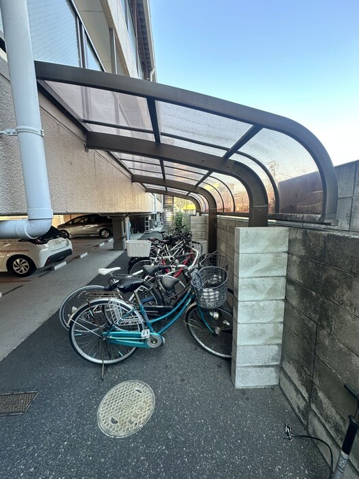 物件外観写真3　(駐輪場)