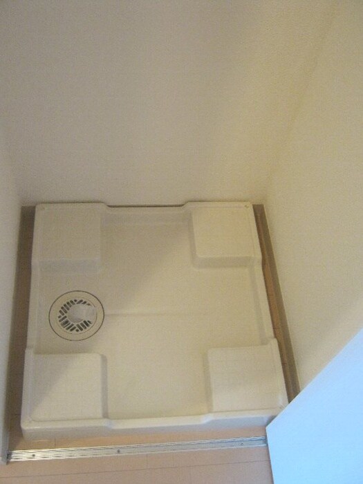 物件内観写真10　(洗濯機置場)