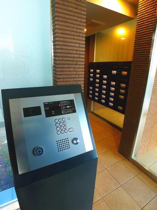 物件外観写真2　(エントランス部分)