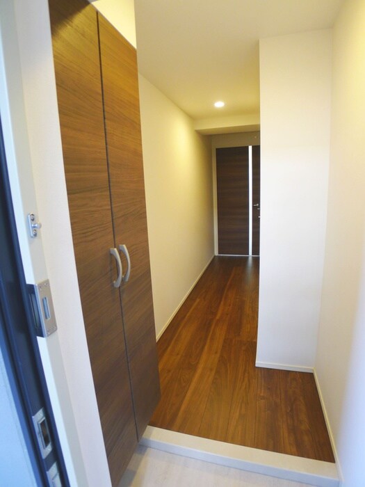 物件内観写真7　(玄関)