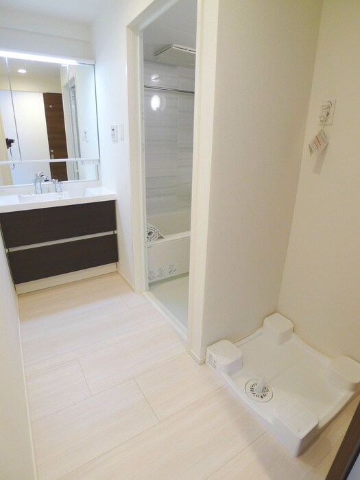 物件内観写真17　(洗濯機置場)