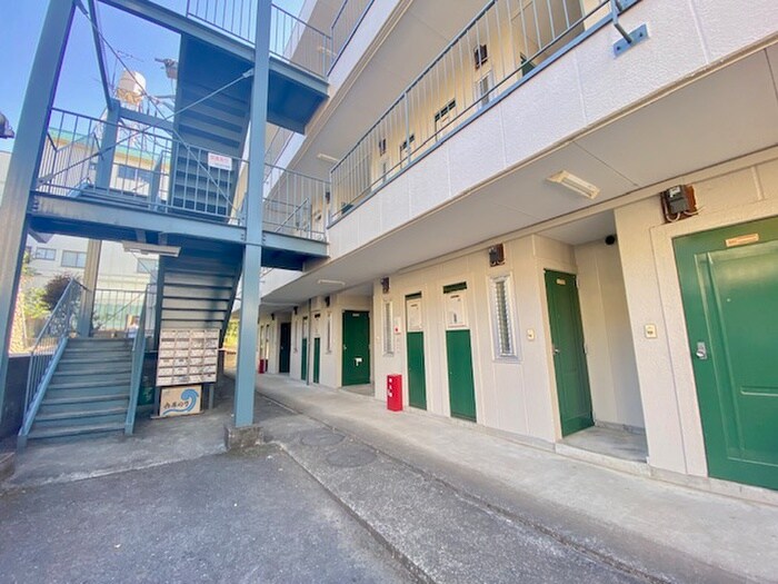 物件外観写真3　(エントランス部分)