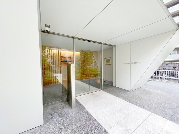 物件外観写真4　(エントランス部分)