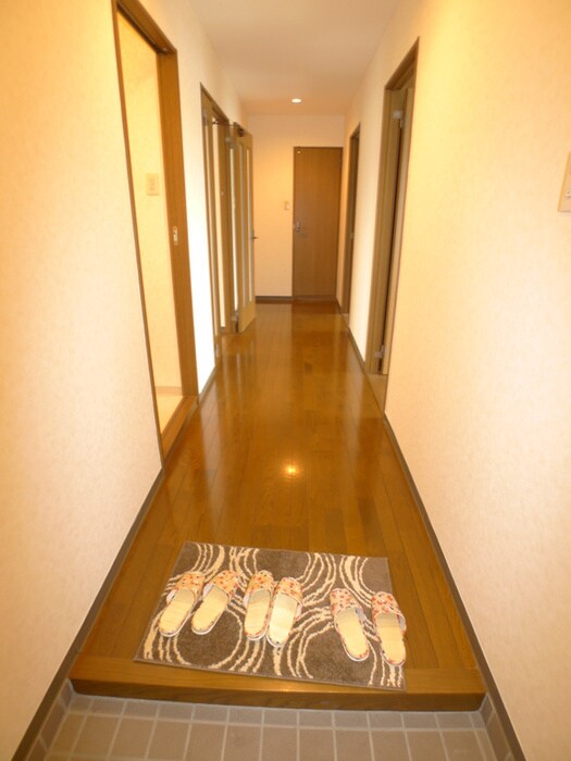 物件内観写真7　(玄関)