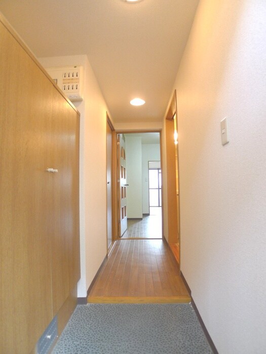 物件内観写真5　(玄関)