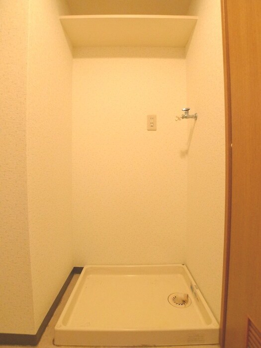 物件内観写真13　(洗濯機置場)