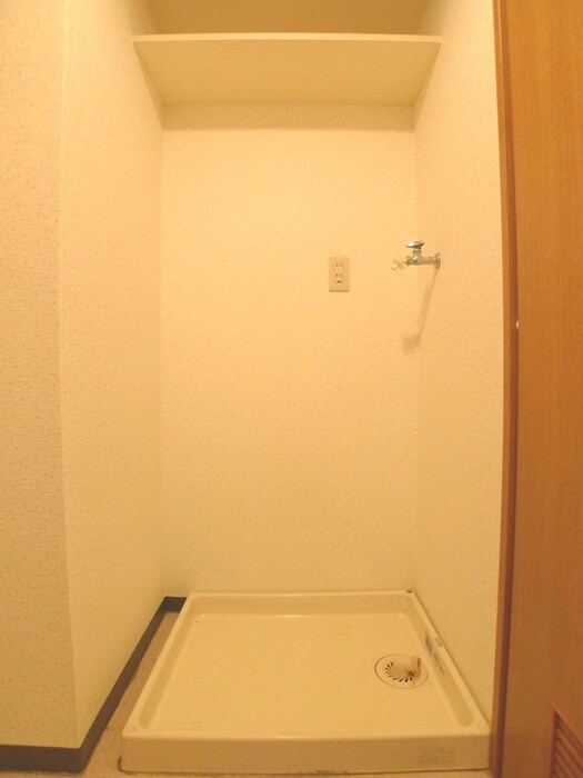 物件内観写真13　(洗濯機置場)