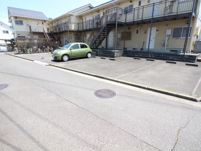 物件外観写真6　(駐車場)