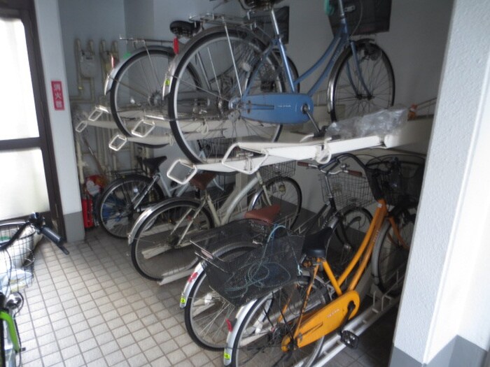 物件外観写真4　(駐輪場)