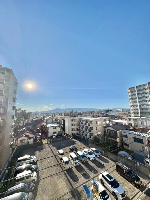 物件内観写真13　(室内からの展望)