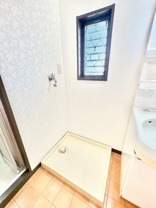 物件内観写真16　(洗濯機置場)