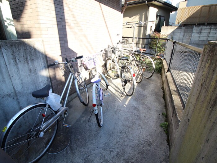 物件外観写真6　(駐輪場)