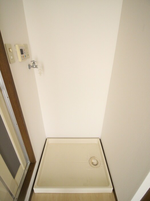 物件内観写真16　(洗濯機置場)