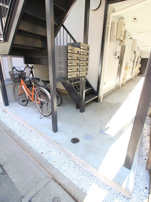 物件外観写真2　(エントランス部分)