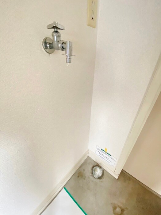 物件内観写真16　(洗濯機置場)