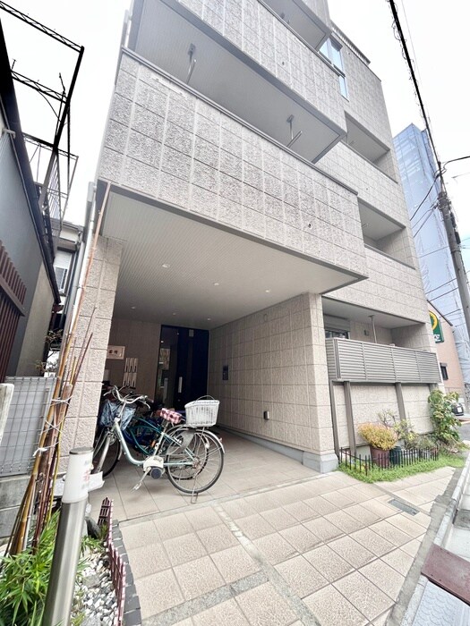 物件外観写真3　(エントランス部分)