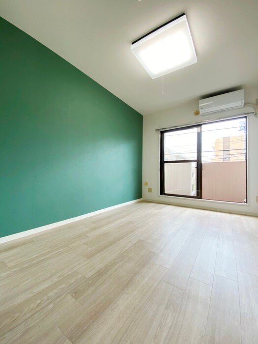 物件内観写真7　(室内からの展望)