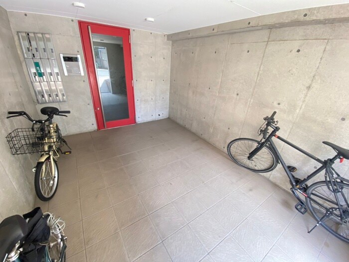 物件外観写真5　(エントランス部分)