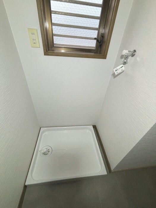 物件内観写真4　(洗濯機置場)